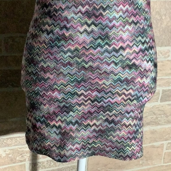 BKE - Sz M - zig zag pattern multi color sweater like long tank top - Picture 3 of 6